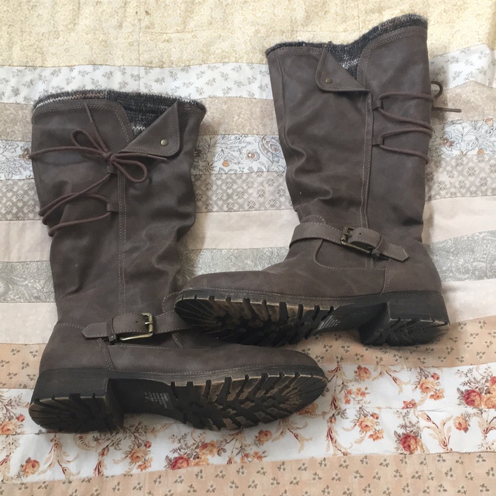 Woman’s fall brown boot